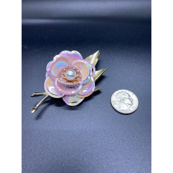 Enamel Flower Brooch Iridescent Pink With Gold-Tone Leaves Faux Pearl Center - Picture 4 of 6